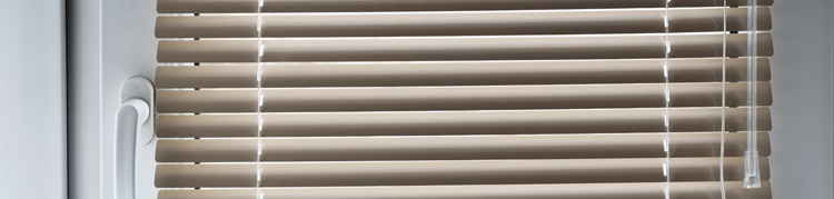 Klemm Jalousien nach Maß - Perfekt abgestimmt an die Fenster Beschläge.