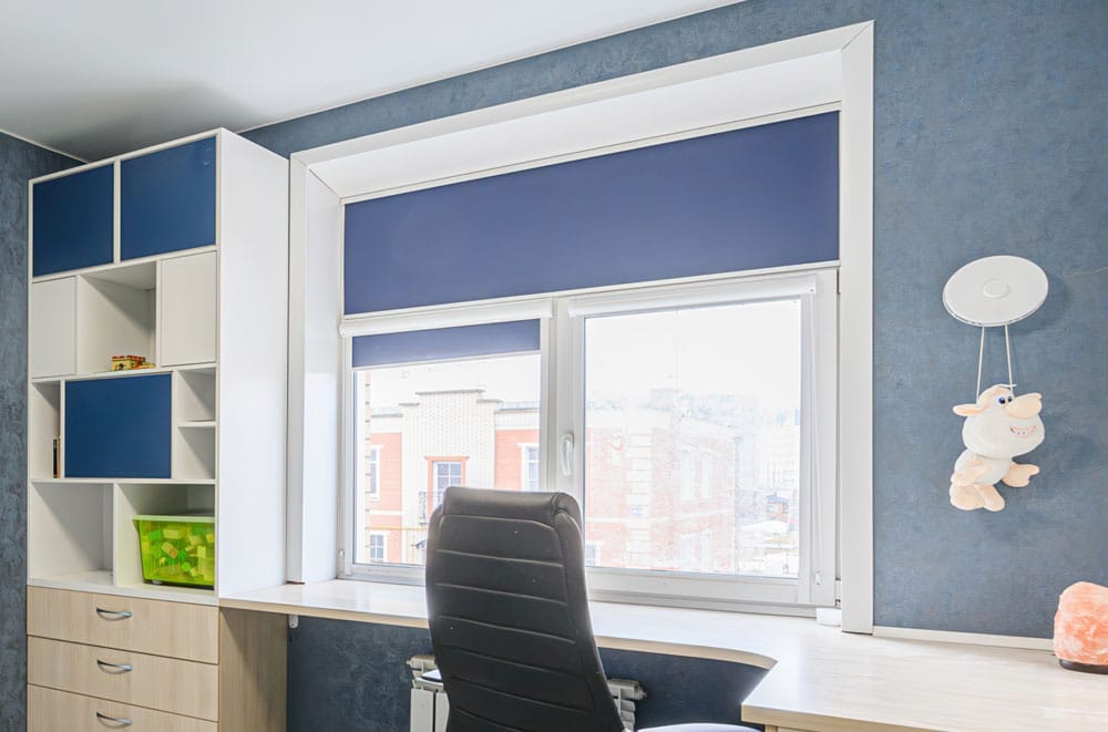 Verdunkelungsrollo mit Führungsschienen für Kinderzimmer