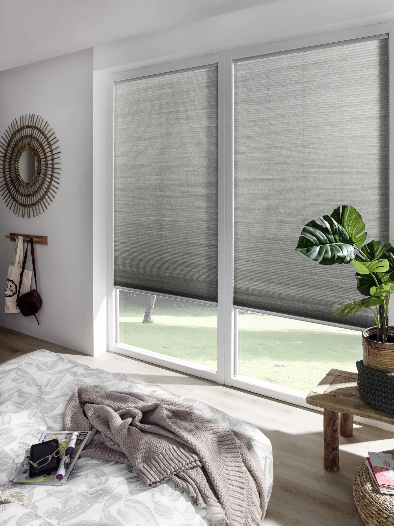 Thermo- und Hitzeschutz fürs Fenster – Thermorollos am Wohnzimmerfenster